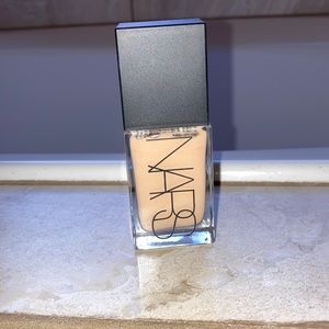 Nars Light Reflecting Foundation Color Fiji (light medium with Olive Undertones)